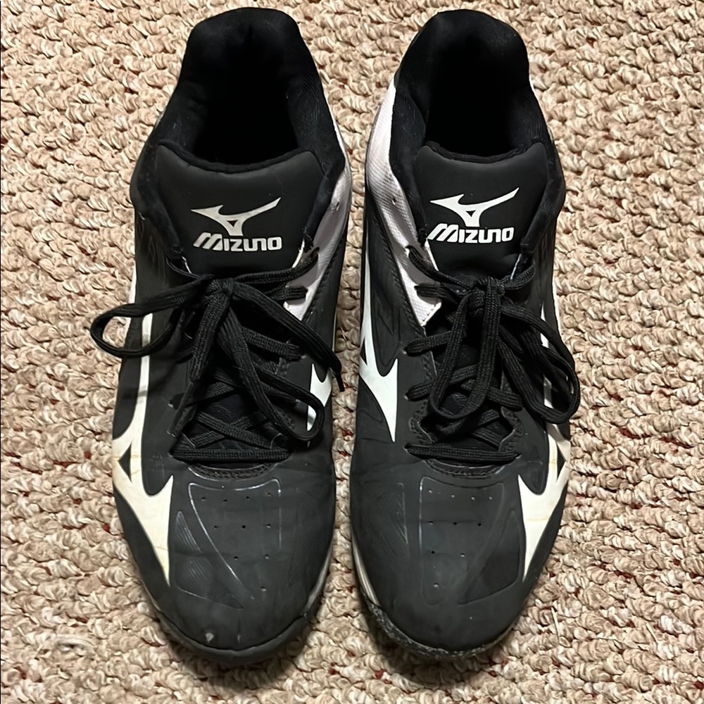 Mizuno Men's Black and White soft cleats